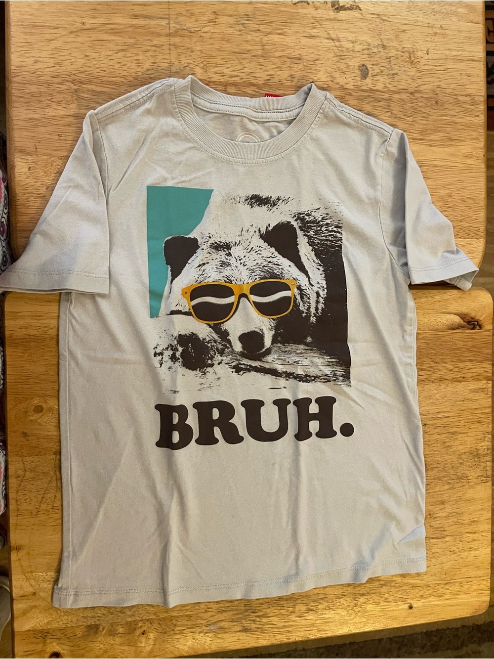 Light gray Wonder Nation boys' graphic tee. Size (6-7)